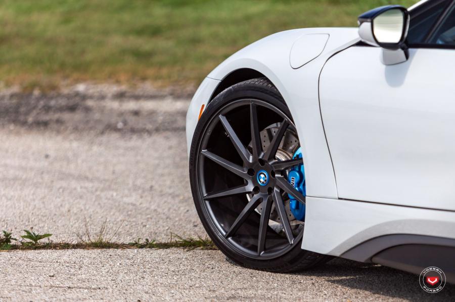 Детали экстерьера BMW i8 on Vossen Wheels (VPS-310T) 2018 года  (фото 3 из 26)
